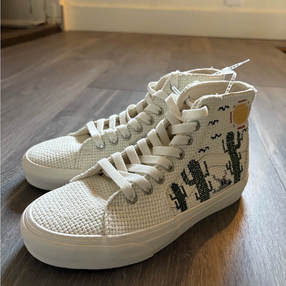 Sk8-hi Tapered VR3 Desert Embroidery Sneaker— NWOT